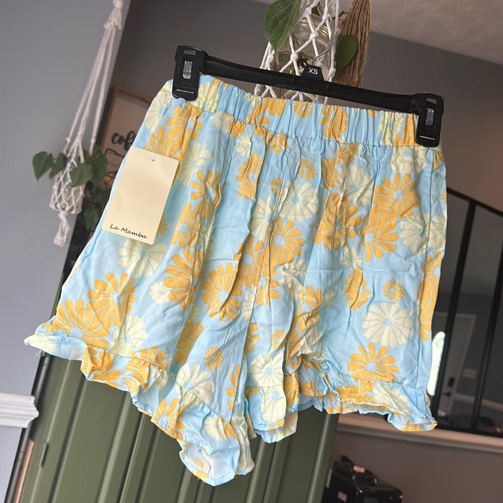 La Mamba, size XS Floral Shorts!!